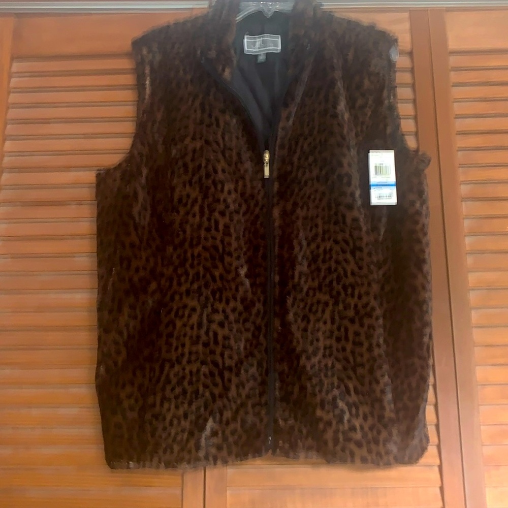 Ladies new JM Collection faux fur vest with zipper